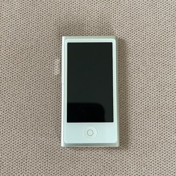 Apple iPod Nano 7th Generation - Picture 1 of 3